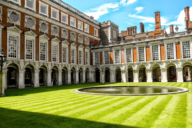 Hampton Court Guided Tour. Full day Access & High Tea - Group size, timing, and the reality of a busy palace
