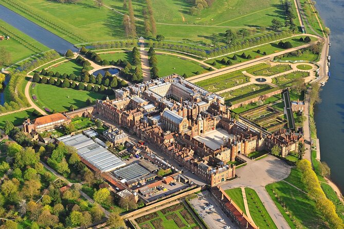 Hampton Court Guided Tour. Full day Access & High Tea - The meet-up, then right into Hampton Court Park