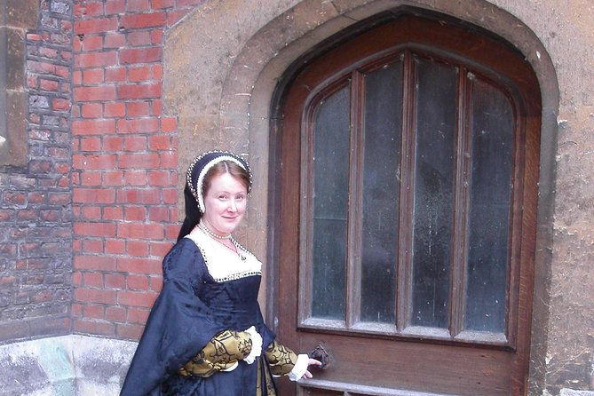 Hampton Court Palace Private Tour - Secrets of Henry VIII - Meet Siobhan Clarke, Tudor author and accredited guide