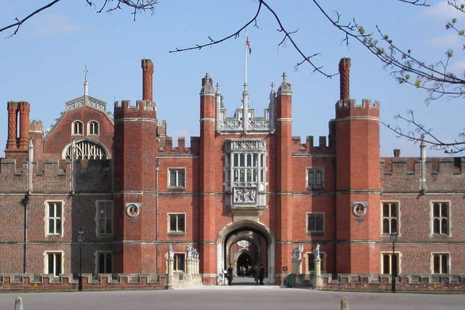 Hampton Court Palace Private Tour - Secrets of Henry VIII - Your stop: Palace highlights plus gardens, with flexible focus
