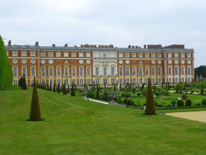 Hampton Court Palace Private tour With Fast Track Entry - Entering Hampton Court Palace Through Fast Track, Not Friction