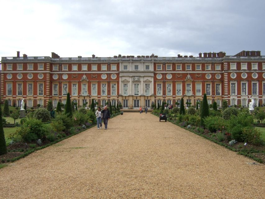 Hampton Court Palace Private tour With Fast Track Entry - Multimedia Audio Guides: The Tool That Makes the Rooms Make Sense