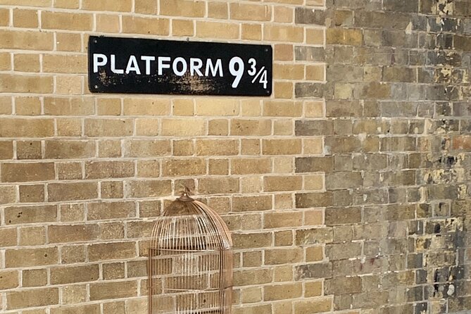 Harry Potter Black Taxi Private Tour of London with Hotel Pickup - King’s Cross Station and Platform 9 3/4, Plus the Flying Ford Tie-In