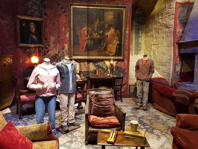 Harry Potter Studio Ticket & Tour of London Film Locations - The coach ride to Leavesden: how the day stays organized