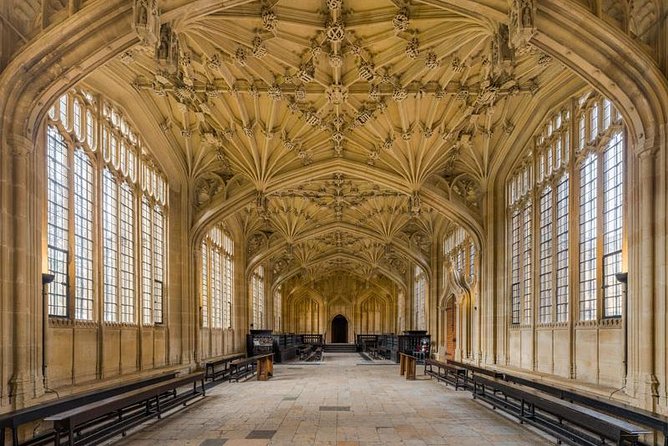 Harry Potter Walking Tour of Oxford Including New College - How the walking pace and group size affect the experience