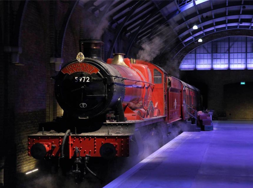 Harry Potter: Warner Bros. Studio Tour from King's Cross - Entering Warner Bros. sets: the Great Hall and the power of scale