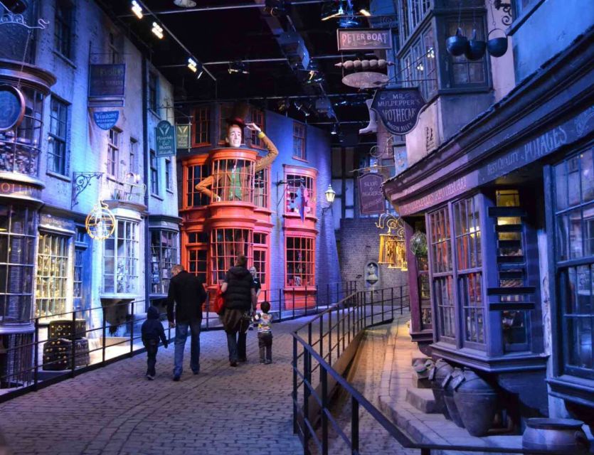 Harry Potter: Warner Bros. Studio Tour from King's Cross - Platform 9¾ and the Hogwarts Express: the most emotional stop