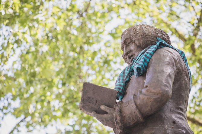 Hidden London Walking Tour - Samuel Johnson Statue: Dictionaries, Language, and the Power of One Person