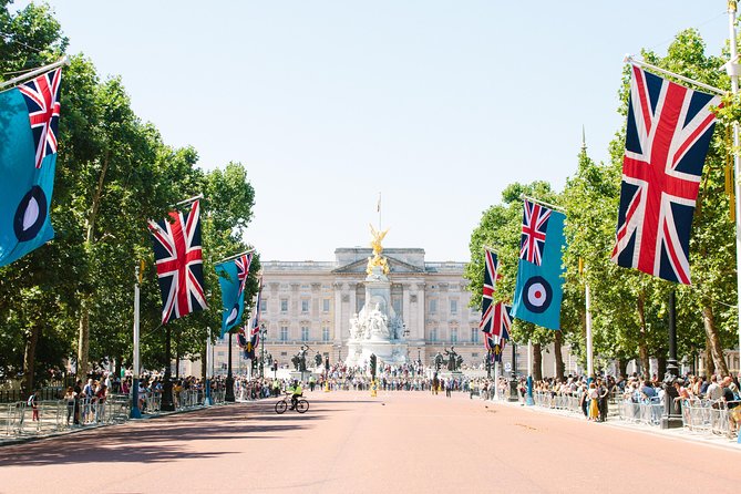 Highlights of Royal London Bike Tour including Hyde Park - Westminster Abbey and Trafalgar Square: the classic photo loop
