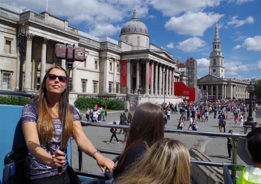 Hop-on Hop-off London Bus Tour & The London Dungeon - How the hop-on hop-off bus really works (24 or 48 hours)