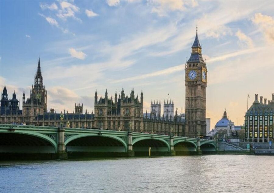 Hop-on Hop-off London Bus Tour & Westminster Abbey - Why this London day feels efficient: bus freedom plus Westminster Abbey