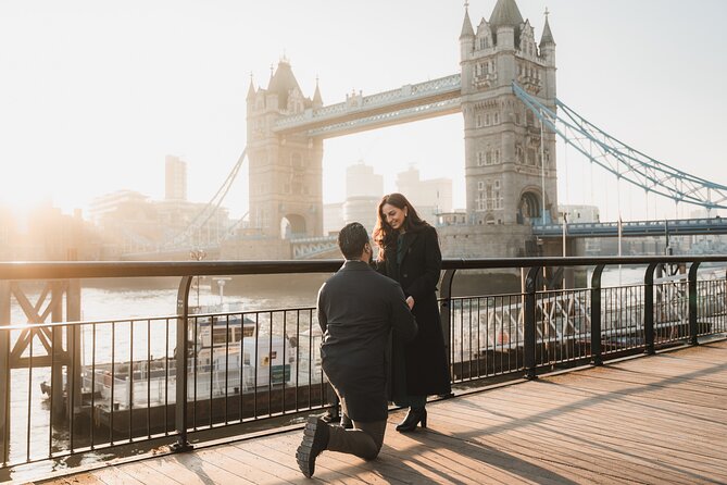 Iconic London Portraits Tour with Expert Local Photographer - Where It Starts: National Covid Memorial Wall or GAIL’s Bakery Southbank