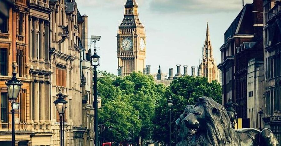 Iconic London Running Tour - Meeting point at Trafalgar Square, and how to travel light