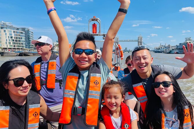 Iconic Sights of London: High-Speed Boat Trip - The first minutes: Tower Bridge, the Tower area, and those “wait, slow down” views