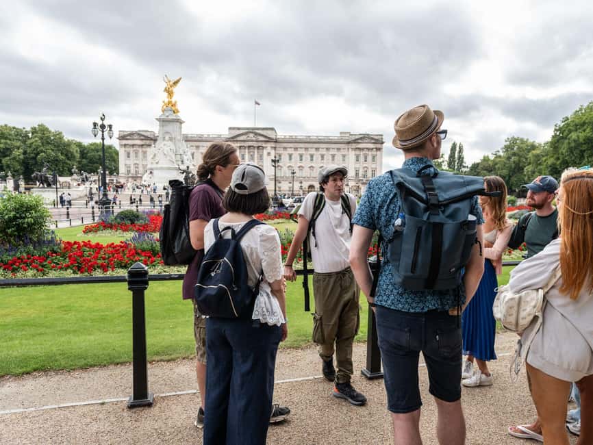 Inside Buckingham Palace & See The Westminster Sights Tour - Booking season matters for Buckingham Palace access