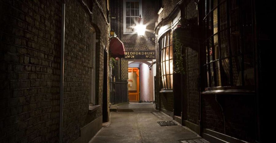 Jack The Ripper Tour in London's East End - Goulston Street clues and non-clues: the mystery mechanics