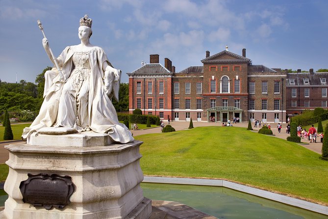 Kensington Palace Entrance Ticket - Dress Codes (March to November 2025): royal clothing as a story of power