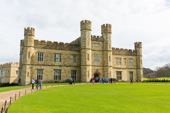 Leeds Castle, Cliffs of Dover and Canterbury Day Trip from London with Guided Cathedral Tour - Leeds Castle: A Moat, Grand Rooms, and That Yew Hedge Maze