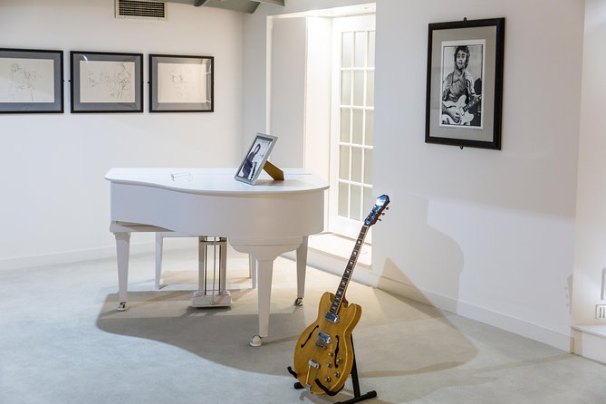 Liverpool and The Beatles Day Tour from London - Victorian Lime Street to Albert Dock, your self-guided stretch