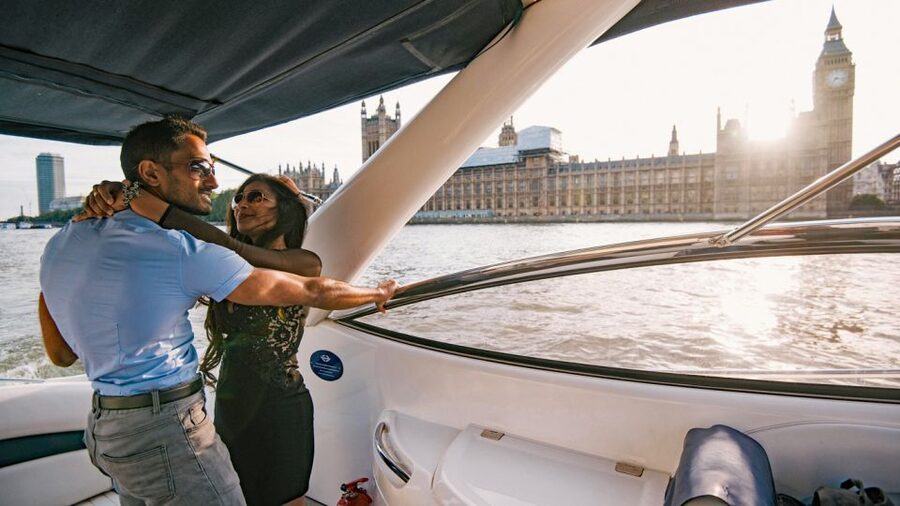 London: 2 hour private luxury yacht hire on the River Thames - On-board comfort: heated cover, crew service, and photo help