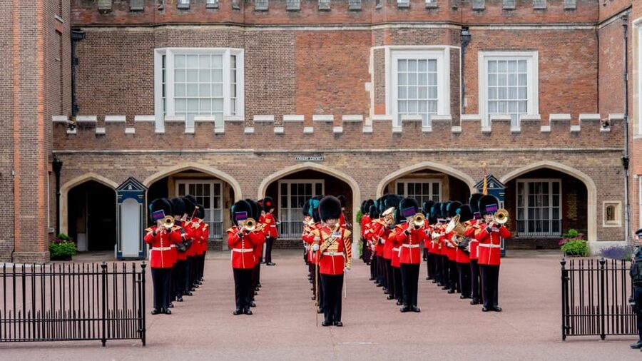 London: 24-Hour Hop-On Hop-Off Bus Pass - The Landmarks Tour: Big Ben, Westminster, St Paul’s, and the Tower Zone