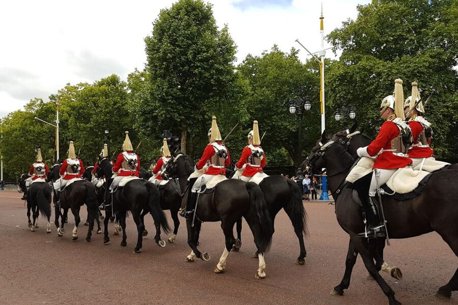 London: 30 London Sights Guided Walking Tour - Buckingham Palace Up Close, plus the Changing of the Guard Timing That Can Matter