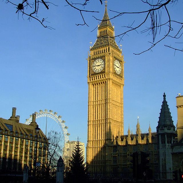 London: 30 Top City Sights Guided Group Walking Tour - A Metro Break and Southbank Centre: Cross the City Without Losing the Thread