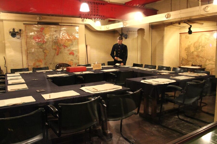 London: 30 Top Sights and Churchill War Rooms Tour - Big Ben and the Parliament Area: Making Sense of the Icon from Street Level