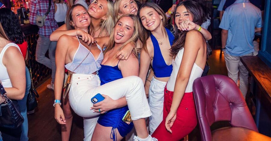 London: 4 Soho Nightclubs Crawl - Meeting at Zoo Bar and Getting the Dress Code Right