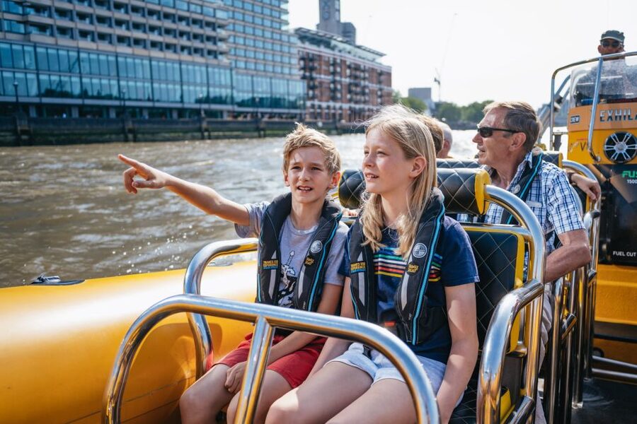London: 45-Minute Speedboat Sightseeing Tour - The Second Phase: Where It Turns Into a Roller Coaster