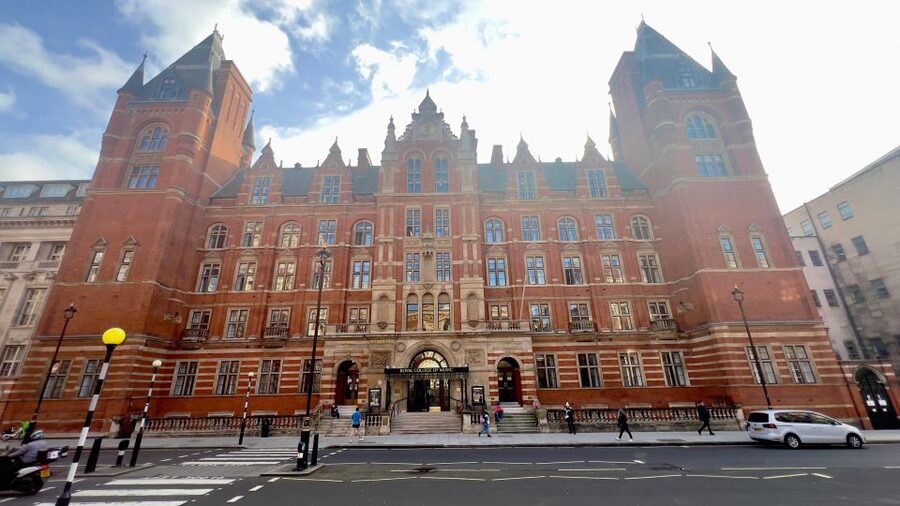 London: 5-Hour Private Tour with Pickup - Trafalgar Square and Big Ben, the classics with fast photo stops