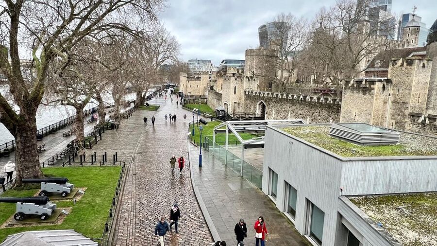 London: 5-Hour Private Tour with Pickup - Royal Albert Hall and Piccadilly Circus, architecture, then lights and dinner nearby