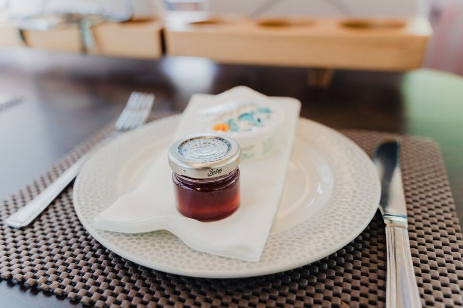 London: Afternoon Tea Bus with a Glass of Prosecco - Prosecco Service, ID Rules, and the Vibe