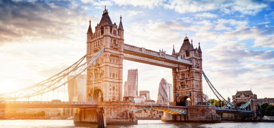 London: App-Based Walking Tour with 30 Stops - Why an app-guided London walk feels better than joining a group