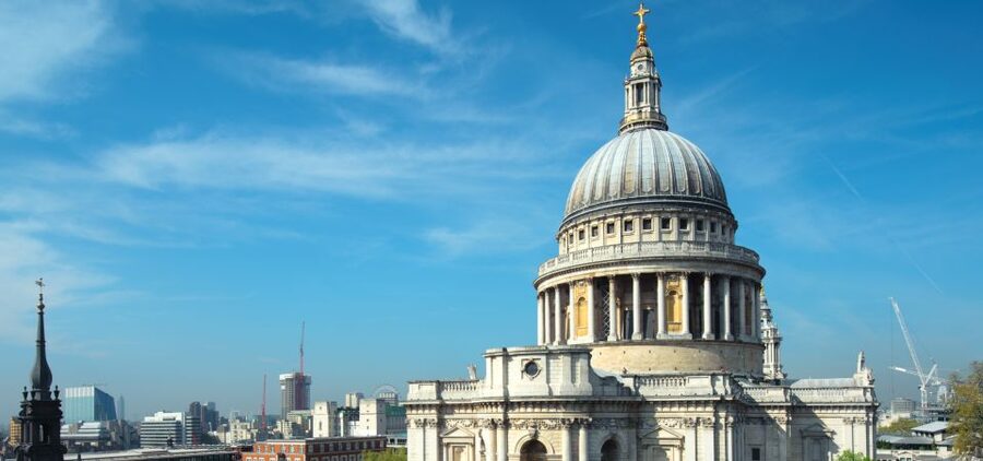 London: App-Based Walking Tour with 30 Stops - St Pauls Cathedral area: what to do with the entry ticket note