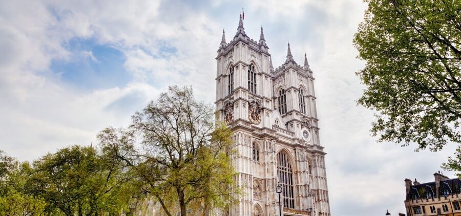 London: App-Based Walking Tour with 30 Stops - The Millennium Bridge and Borough Market: modern angles and food breaks