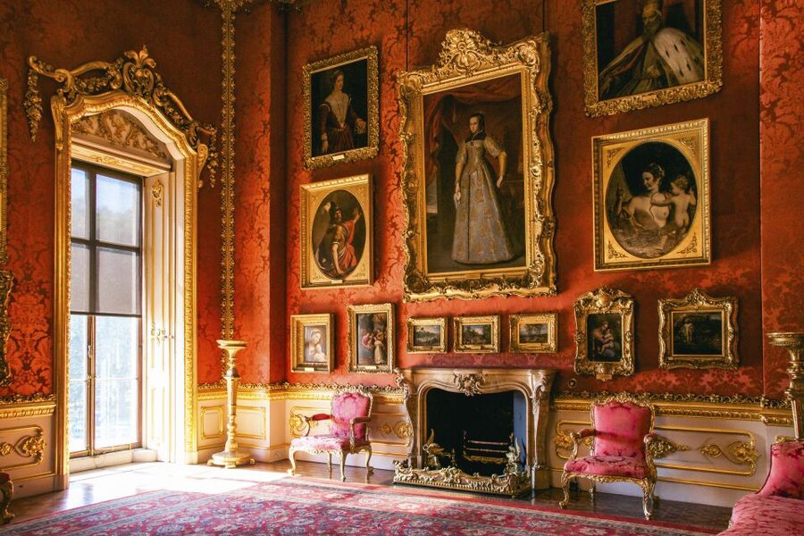 London: Apsley House Entry Ticket - Staff help and how to use it without slowing down