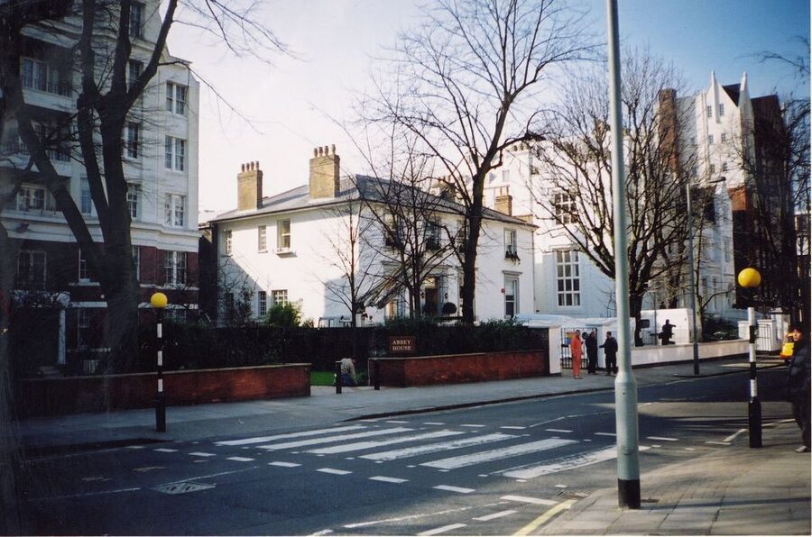 London: Beatles In My Life Walking Tour with Richard Porter - The short Underground jump and why it helps