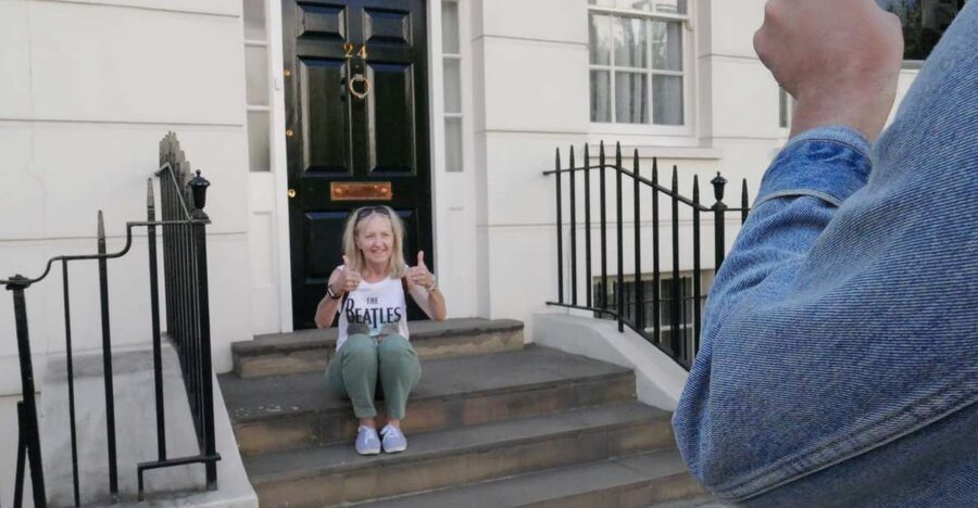 London: Beatles Tour by Black Taxi - Small Walking, Comfortable Shoes, and Photo Timing