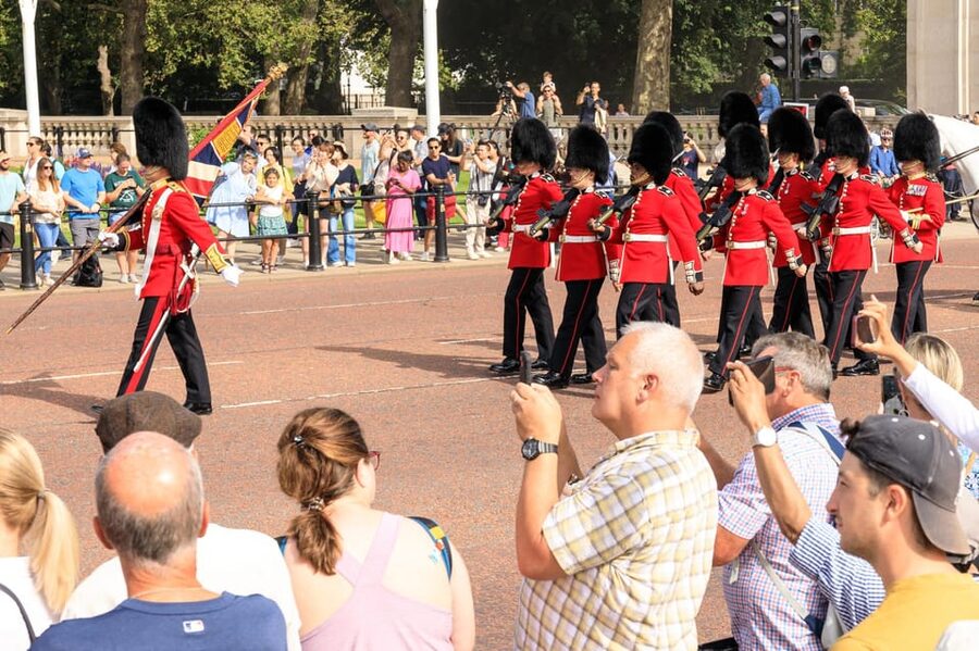London: Big Ben, Churchill War Rooms & Buck'ham Palace Tour - Buckingham Palace to Downing Street, with the Westminster highlights in reach