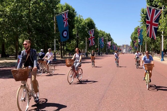 London Bike Tour: Landmarks, Secret Gems, Pub Stop & Street Art - Archbishop’s Park warmup to Lambeth Palace: start easy, then go historic