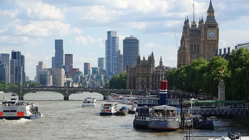 London: Boat Show Comedy Club Experience - Dress code and “keep the vibe” rules