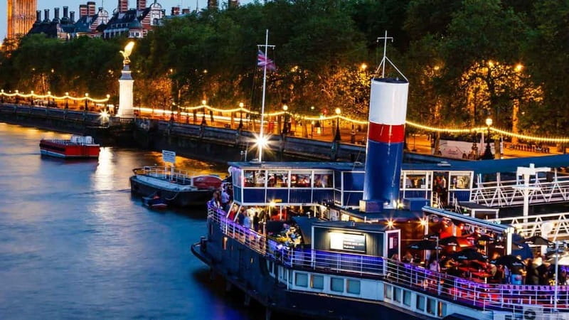 London: Boat Show Comedy Club Experience - Getting on board: downstairs entry and your pre-show rhythm