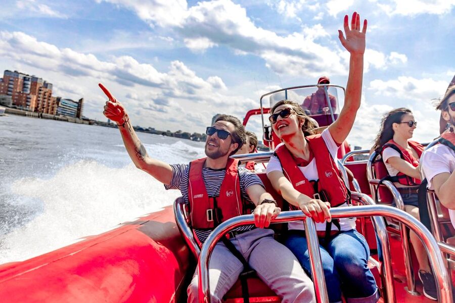 London: Break the Barrier Speed Boat Ride - Safety and Comfort Reality Check: Fast Turns Are the Point