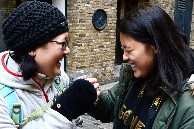 London Bridge & Borough Market Food Tour with 7 Authentic Dishes - Stop 2: A warm traditional sausage roll