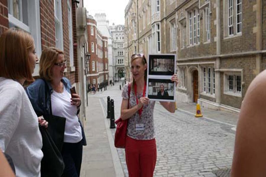 London: Bridget Jones 2–Hour Walking Tour - The Bridget Jones Apartment Door Photo Stop: Why It Works So Well