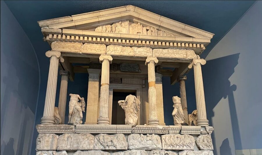 London: British Museum Audio Tour & Priority Entrance Ticket - App add-on after the museum: Political London self-guided walking