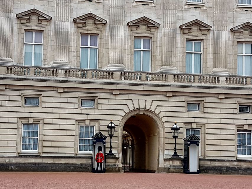 London: British Royalty Walking Tour - Royal Mall Stroll: Clarence House, St James Palace, and a Real Royal Street