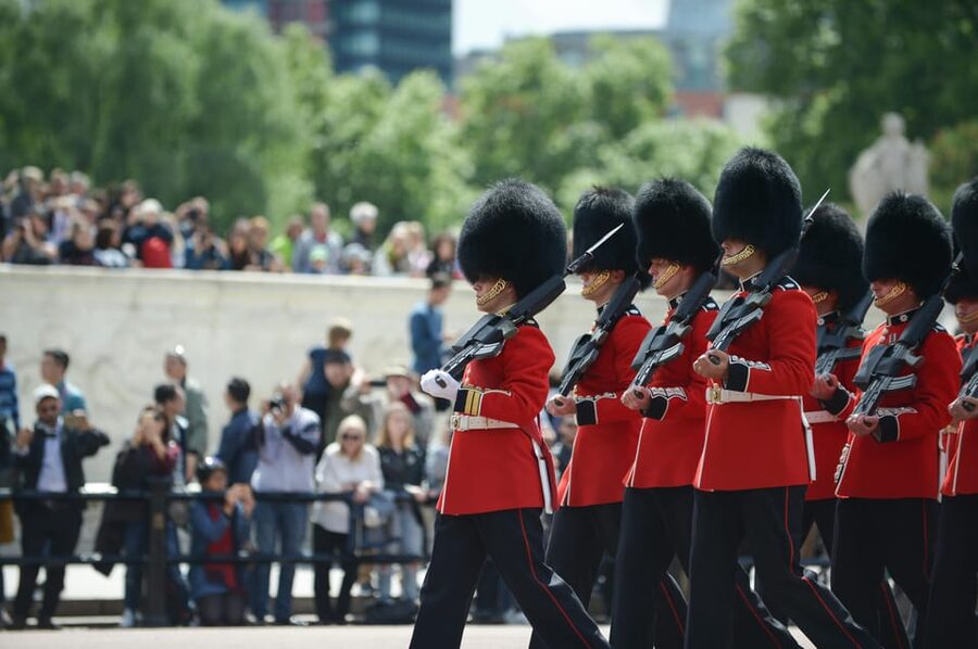 London: Buckingham Palace and Changing of the Guards Tour - The 2-Hour Walking Tour, How Your Time Gets Spent