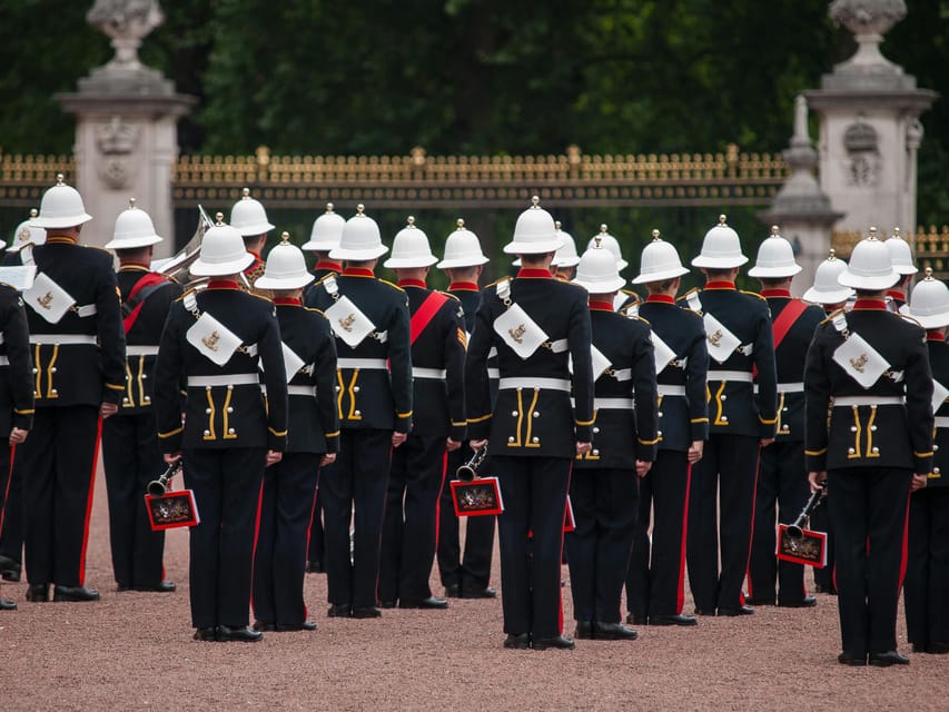 London: Buckingham Palace and Changing of the Guards Tour - Buckingham Palace Stories You Can Use, Not Just Facts You Forget